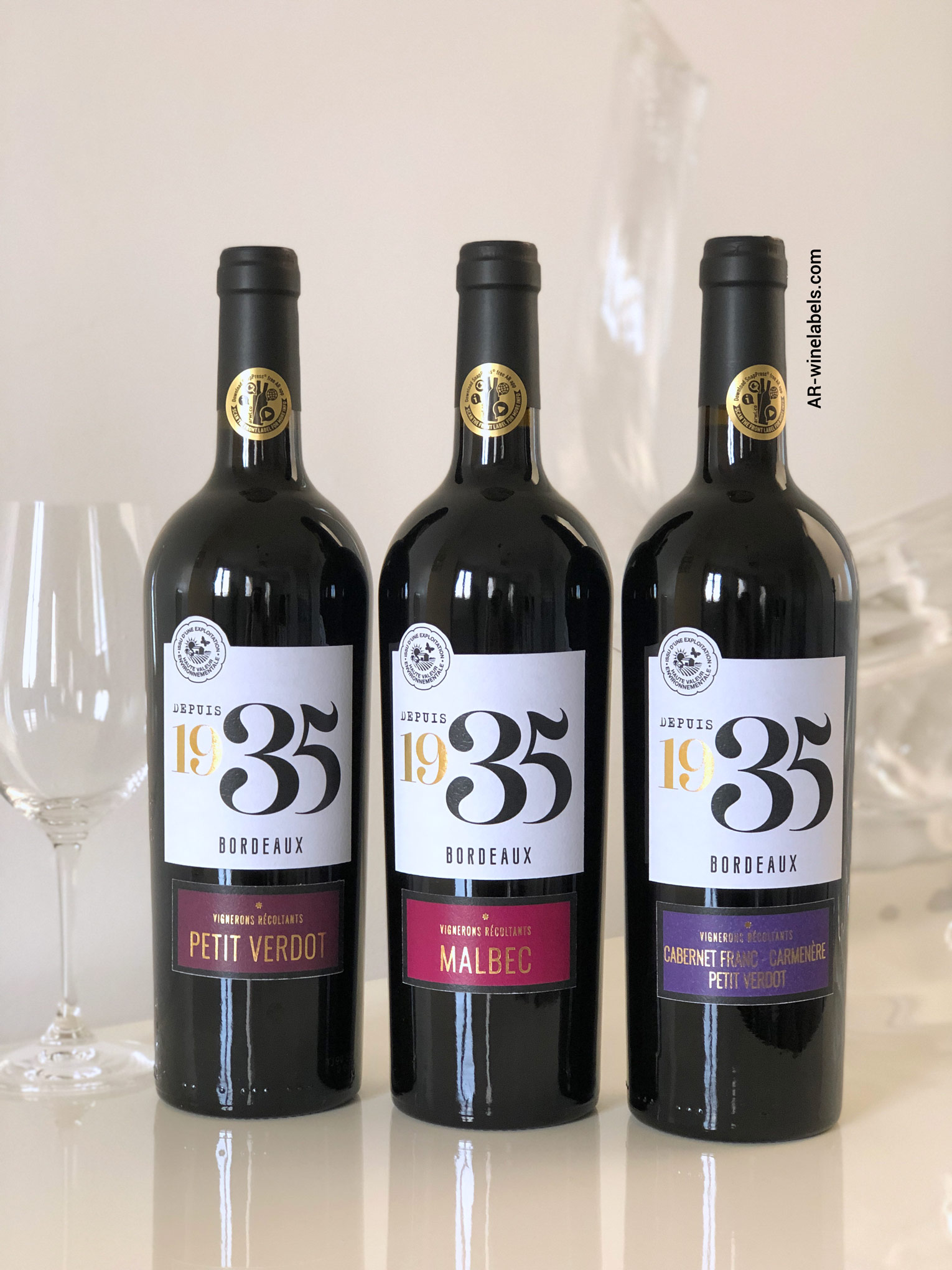 New range « Depuis 1935 », 3 red wines with connected wine labels from ARwinelabels.