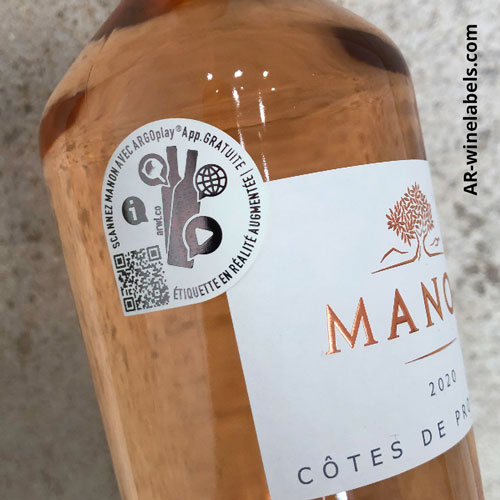 With the ARwinelabels sticker deposited on the Manon Côtes
    de Provence Rosé bottle, the rosé lover is informed that the enriched Augmented
    Reality label is accessible in French and English via the ARGOplay application.
    Offering the institutional video of Manon, its oenological record with wine
    pairings and direct access to the Instagram account of the cuvée.